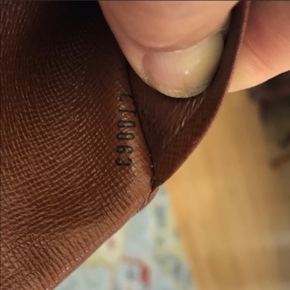 AUTHENTIC LOUIS VUITTON MONOGRAM WALLET. - Picture 7 of 8